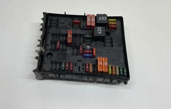 Volkswagen Golf Plus Fuse module 1K0937124H