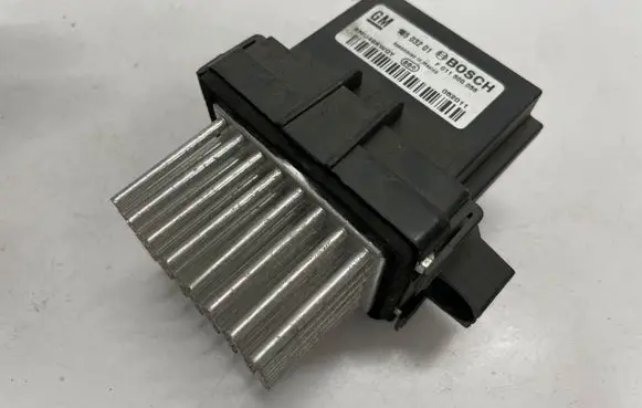Opel Astra J Heater blower fan relay 13503201