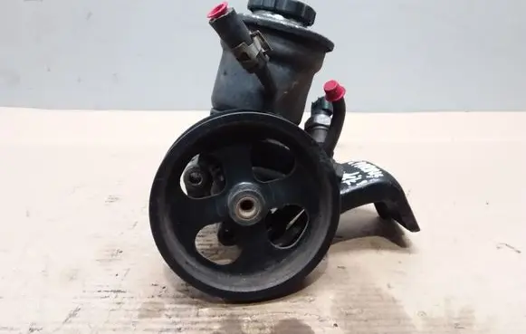 Toyota Corolla Verso AR10 Power steering pump