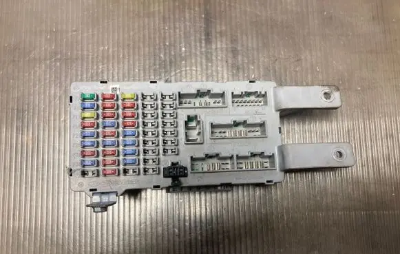 KIA Sorento Fuse module 919502B401 1011503002 284011105030248
