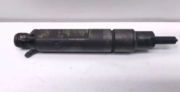 Volkswagen PASSAT B5 Fuel injector 028130201G