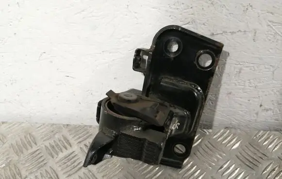 Toyota Avensis T270 Engine mount bracket 123720R040