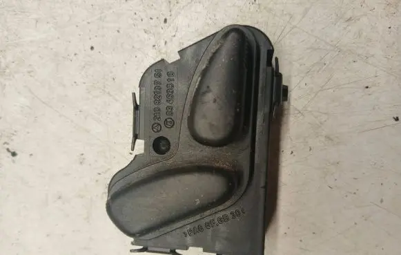 Mercedes-Benz C W203 Seat control switch 2108213751 03463810