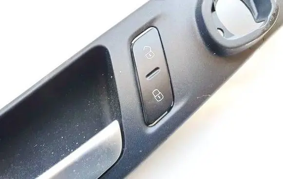 Volkswagen PASSAT B7 Central locking switch button 3AA962125
