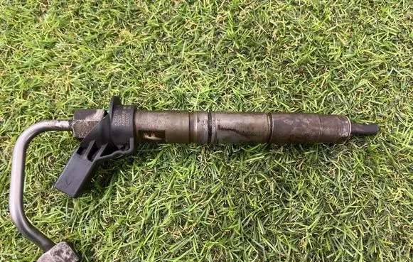 Mercedes-Benz ML W164 Fuel injector A6420701387