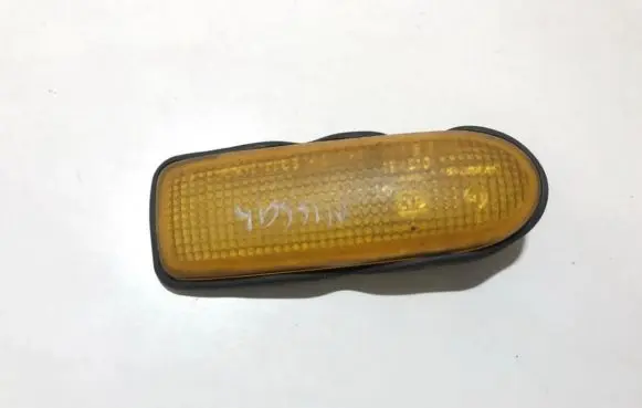 Nissan Sunny Front fender indicator light 013451