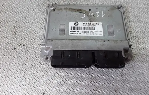 Volkswagen Touran I Engine control unit/module 06A906033CG 5WP4020903