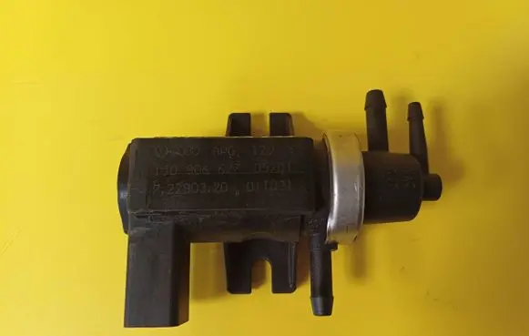 Audi A4 S4 B5 8D Turbo solenoid valve 1J0906627