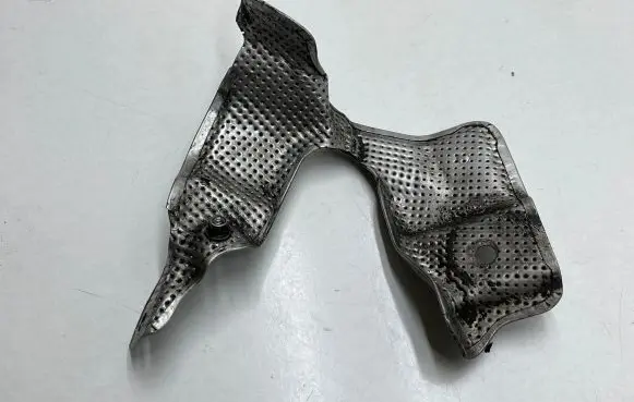 Volvo V70 Heat shield in engine bay 31411251