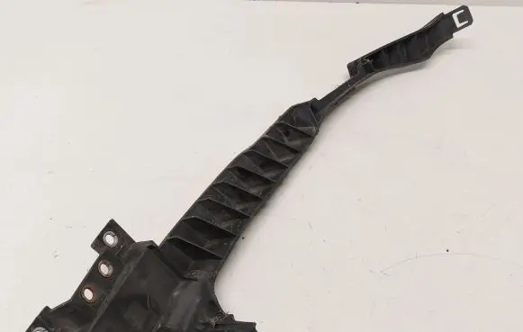 Fender mounting bracket