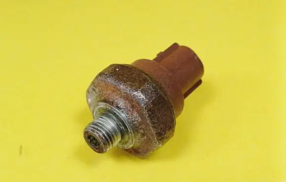 Mazda 6 Air conditioning (A/C) pressure sensor 