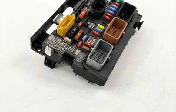 Citroen C5 Fuse module 9667044980