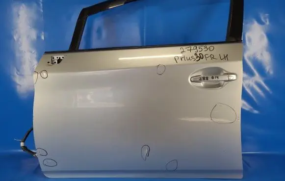 Toyota Prius (XW30) Front door 6700247070