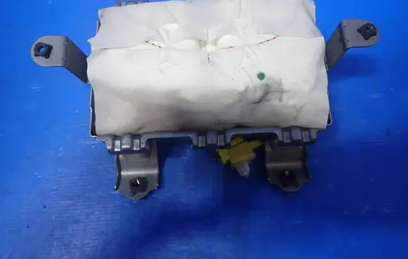 Suzuki Swift II Passenger airbag 73920-68L11