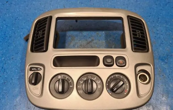 Ford Escape I Tailgate/trunk/boot open switch 