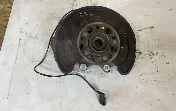Mercedes-Benz C W205 Rear wheel hub spindle/knuckle 