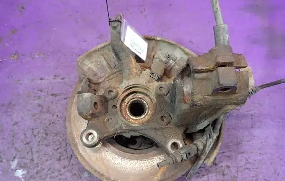 Volkswagen Touran I Front wheel hub spindle knuckle