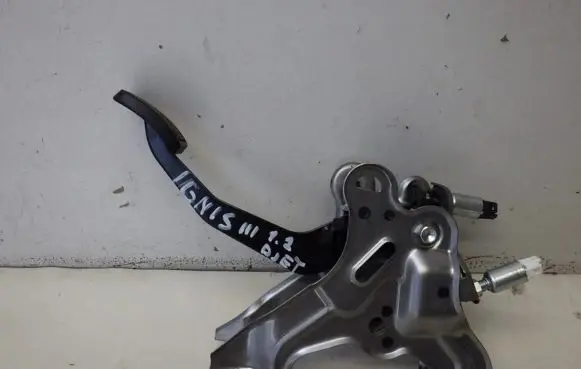 Suzuki Ignis Clutch pedal 