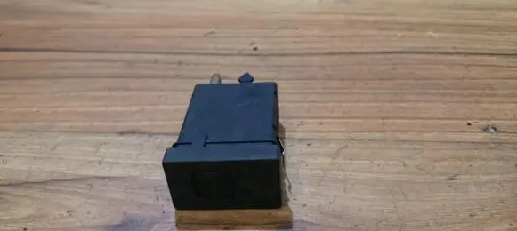Volkswagen PASSAT B5 Seat heating switch 3B0963564A nera
