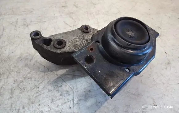 Nissan X-Trail T31 Engine mount bracket F6036100