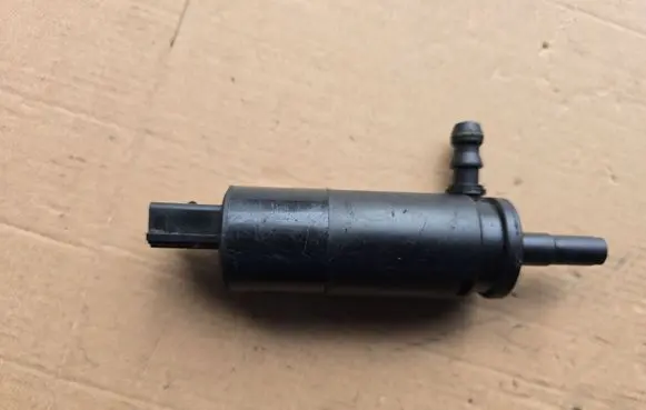 Mercedes-Benz S W221 Headlight washer pump 2108691221