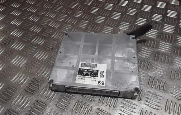 Toyota Avensis T250 Engine control unit/module 8966105690