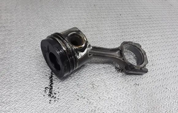 Volkswagen PASSAT B5.5 Piston 