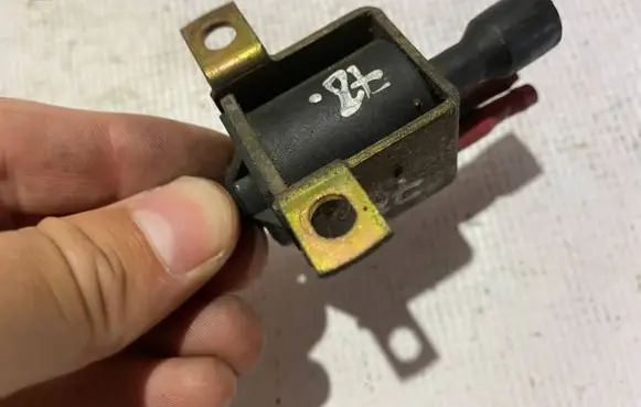 Mercedes-Benz E W210 Turbo solenoid valve a0015408607 0015408607