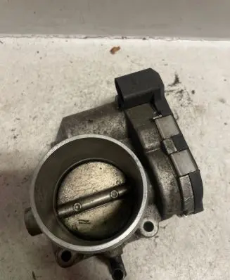 Volkswagen Golf V Throttle valve 06A133062C