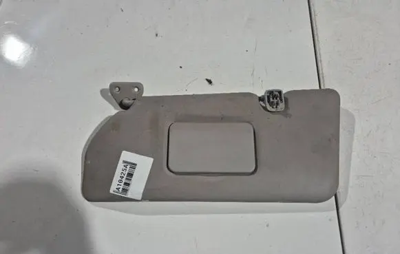 Nissan Almera Tino Sun visor