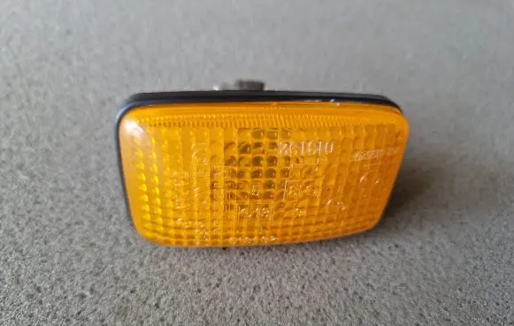 Front fender indicator light