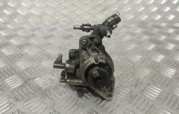 Opel Astra H Vacuum pump