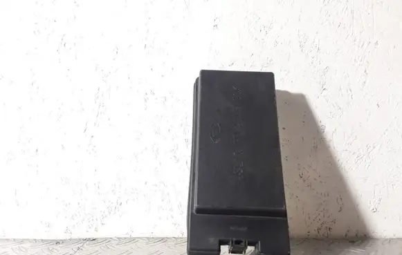 KIA Sorento Fuse box cover