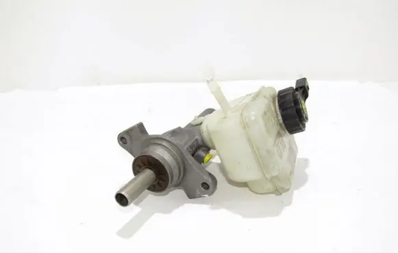 Volkswagen Golf V Master brake cylinder
