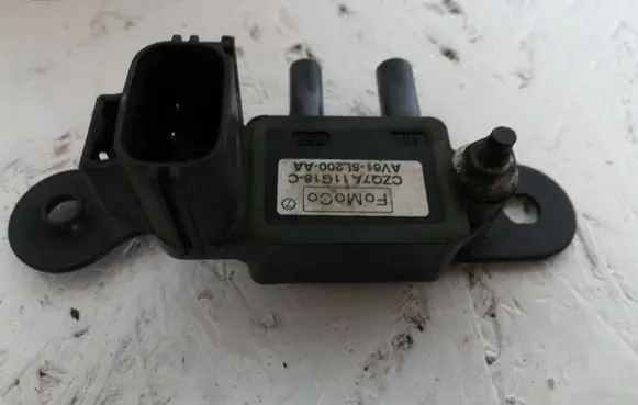 Ford Focus Turbo solenoid valve AV615L200AA CZQ7A11G18C