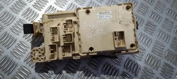 Toyota Avensis Verso Fuse box set 8922144030 89221-44030
