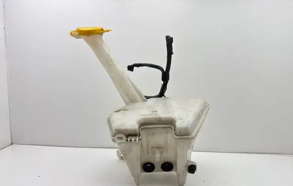 Toyota Yaris Windshield washer fluid reservoir/tank E9001062