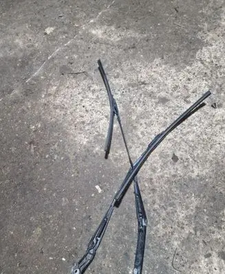 Audi A5 8T 8F Front wiper blade arm
