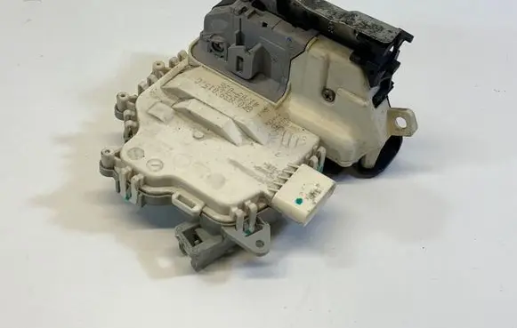 Audi Q7 4L Rear door lock 8K0839015C