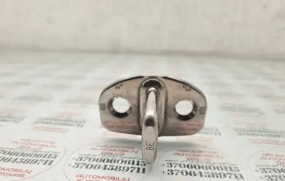Audi A6 S6 C6 4F Front door lock loop/hook striker 8E0837033