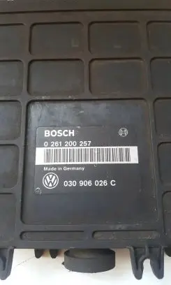 Volkswagen Golf III Engine control unit/module 030906026C 0261200257