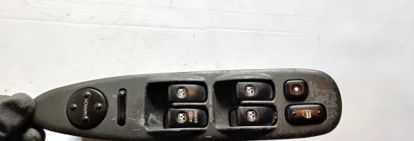 Hyundai Sonata Electric window control switch 9357035000