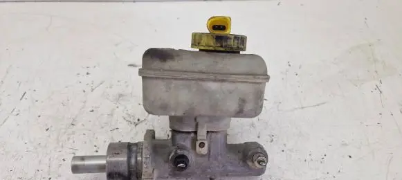 Volkswagen Golf IV Master brake cylinder