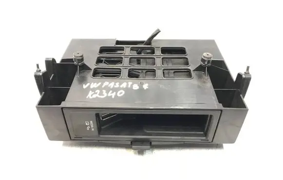 Volkswagen PASSAT B7 CD/DVD changer 3C2857285C P0110972