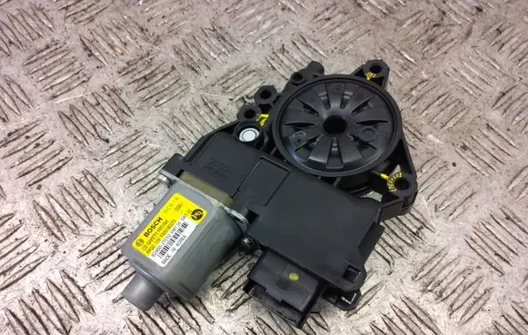 KIA Pro Cee'd III Front door window regulator motor 82460J7010