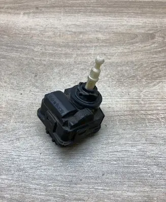 Volkswagen Golf III Headlight level adjustment motor 1H0941295C 00728200