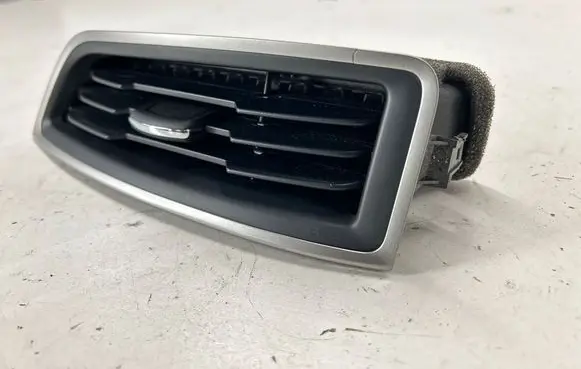 Ford Edge II Dash center air vent grill EM2B19C682A EM2B19C682B T20640