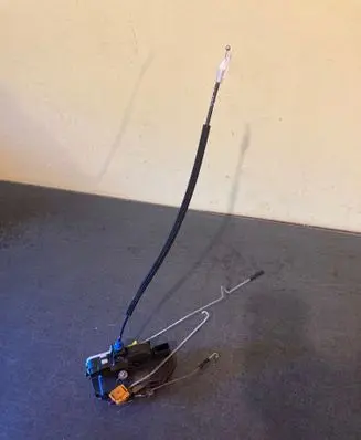 Opel Mokka Rear door lock A081876 15L281