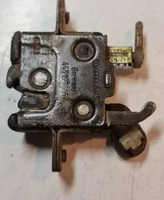 Audi 100 S4 C4 Tailgate/trunk/boot lock/catch/latch 445827505