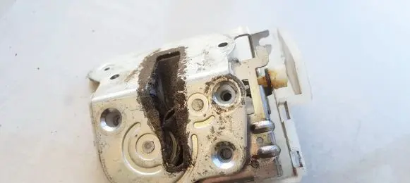 Mazda 5 Rear door lock 
